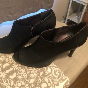 Woman’s Black Bootie Size 11